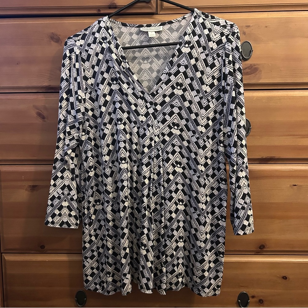 Dana Buchman Black w Gray&Cream Print Flowy Knit Top Size Med Long Sleeve V Neck